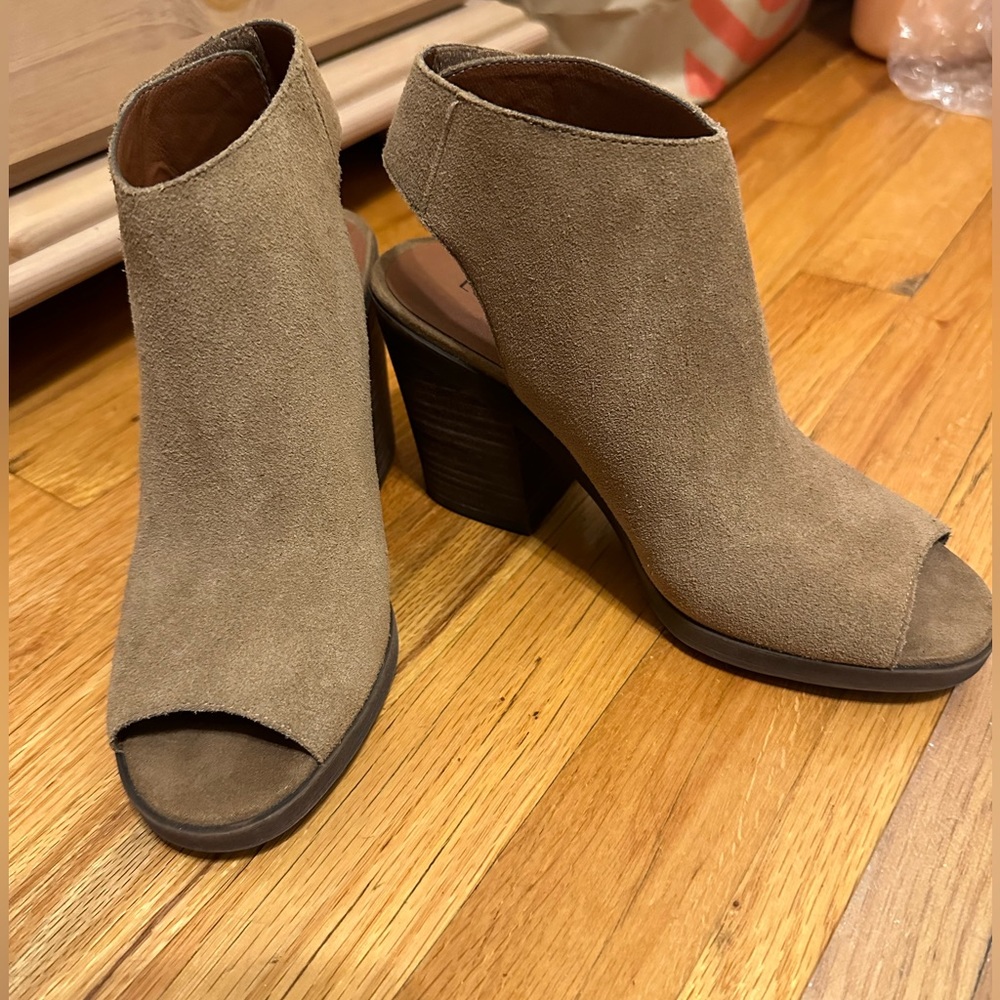 NWOT Lucky Brand Boots